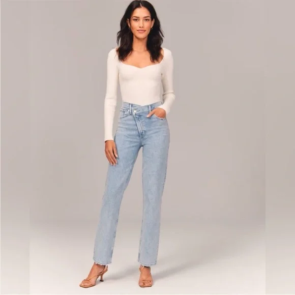 Abercrombie & Fitch The dad high rise jeans curve in Light Blue Wash - Picture 2 of 6